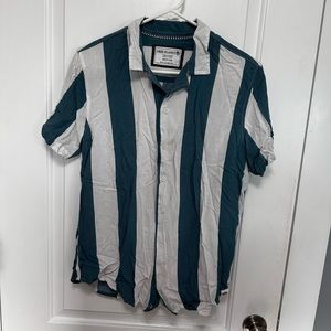 Menus striped button up